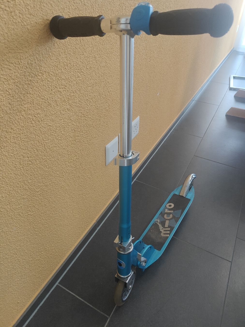 Micro Kickboard: Micro Scooter blue used condition – Gebraucht aus Fällanden von antogranell 1