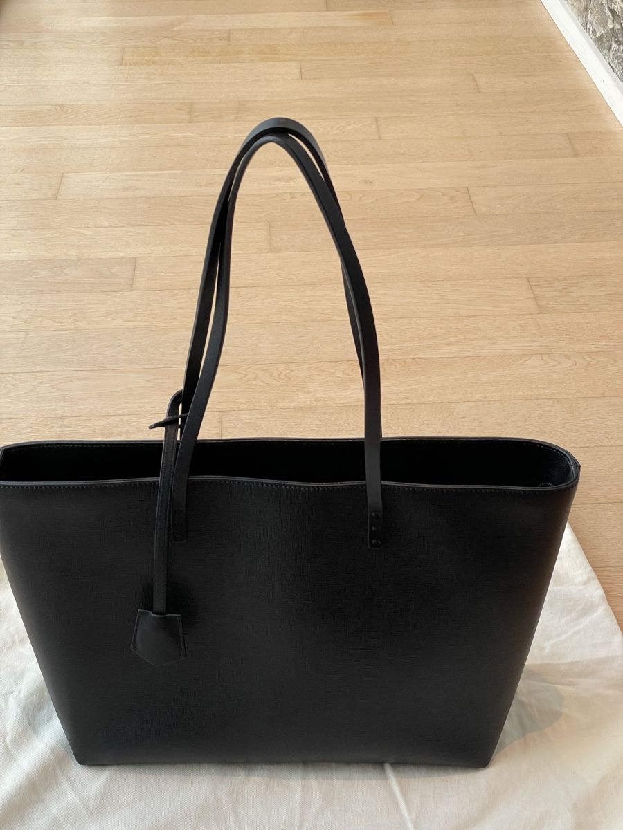 Fendi Borse da donna: Authentic Fendi Shopper with Shearling Logo! – Usato da Corcelles NE venduto da typoerrorist 4