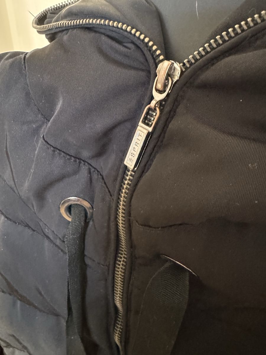 Esprit Cappotti: Damen Daunenjacke schwarz Grösse S – Usato da Dübendorf venduto da ClaraS. 6