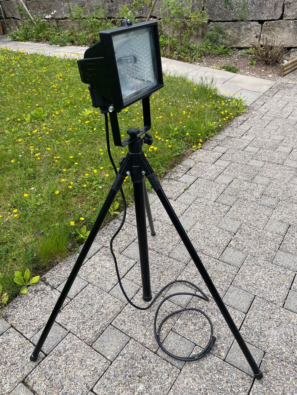 Lampade: Halogen-Baulampe/Scheinwerfer auf Stativ +Ersatzhalogenstäbe – Usato da Winterthur venduto da moschtli20