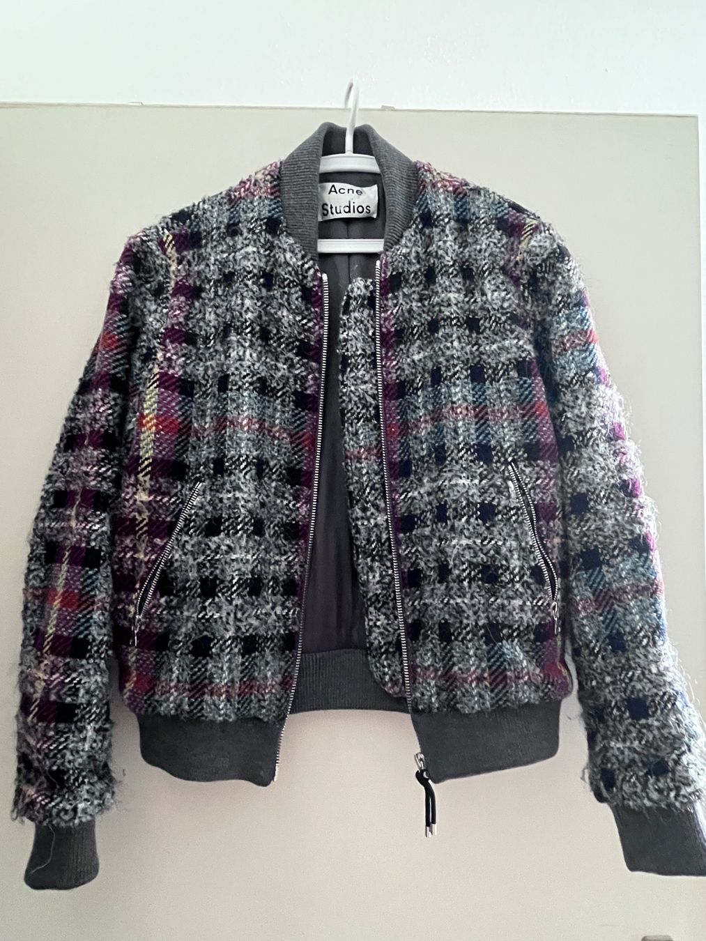Acne Studios Giacche: ACNE STUDIOS Bomberjacke kariert Grau Rot Blau Grösse M – Usato da Schlieren venduto da Lombi13