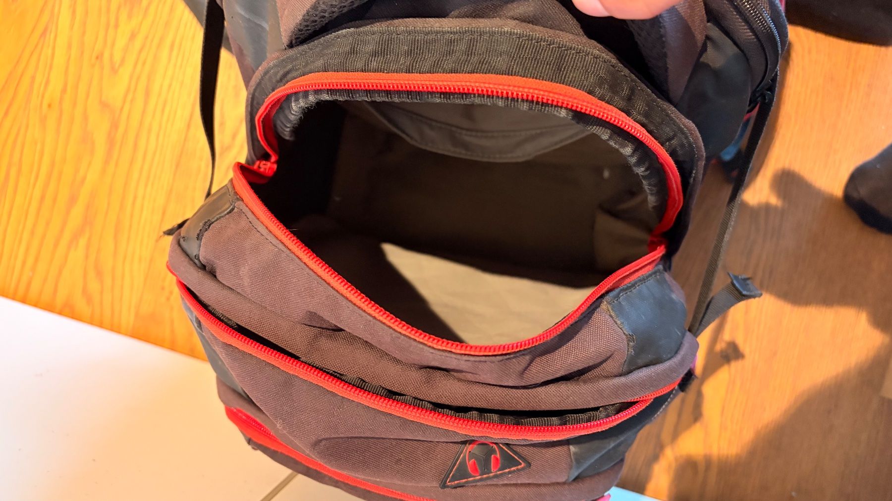 Satch Borse & Zaini: Rucksack Satch schwarz / rot – Usato da Jona venduto da Foesi0 5
