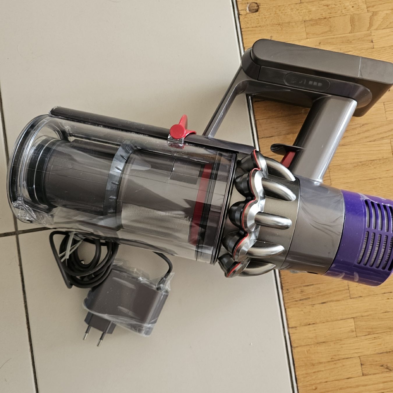 Dyson Aspirapolveri & Accessori: Dyson v10 – Nuovo (secondo la descrizione) da Plan les Ouates venduto da Ana_s21 1