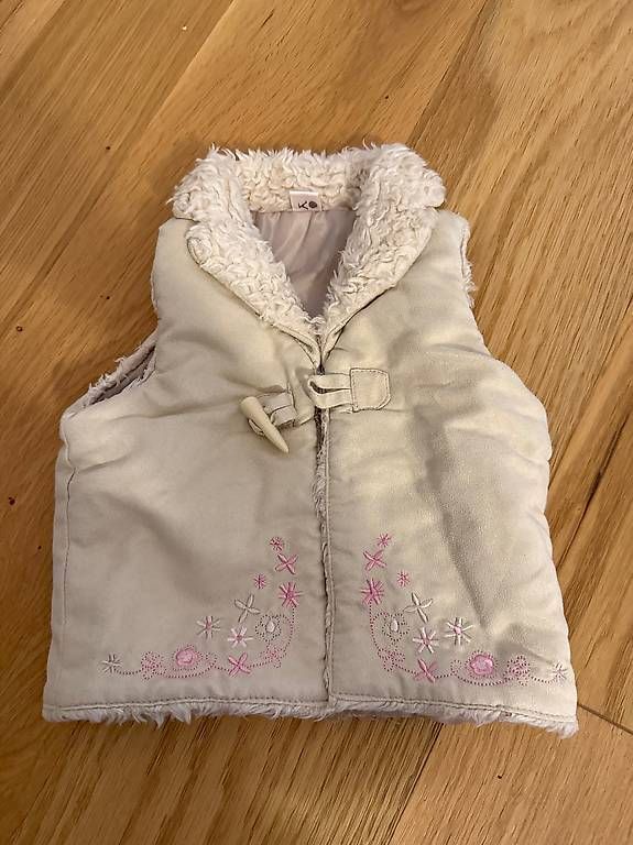 Altro abbigliamento per bambina: Mädchen Gilet Grösse 74 – Usato da Rüfenach AG venduto da Trompetra