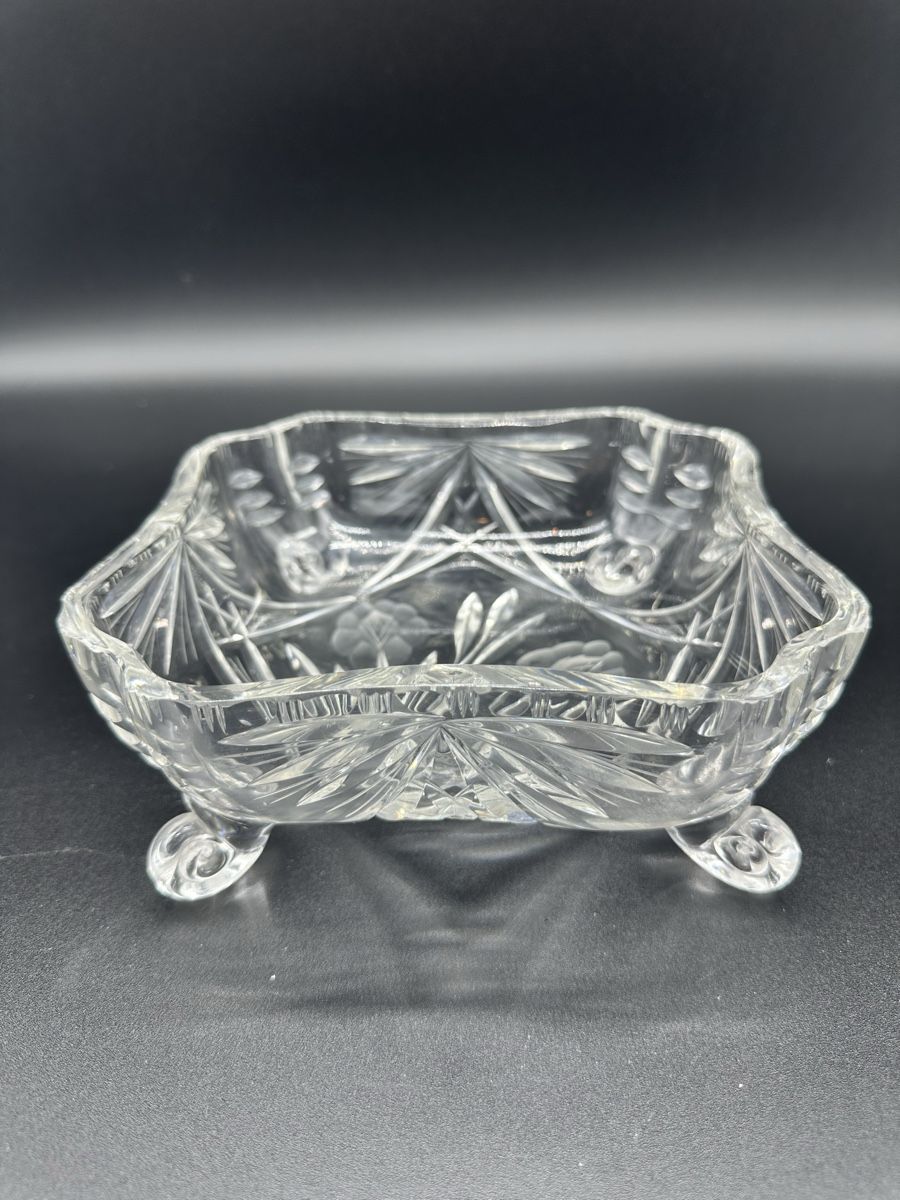 Ciotole: Crystal Footed Candy Dish - Vintage Elegant Design! – Usato da Villmergen venduto da JacRon