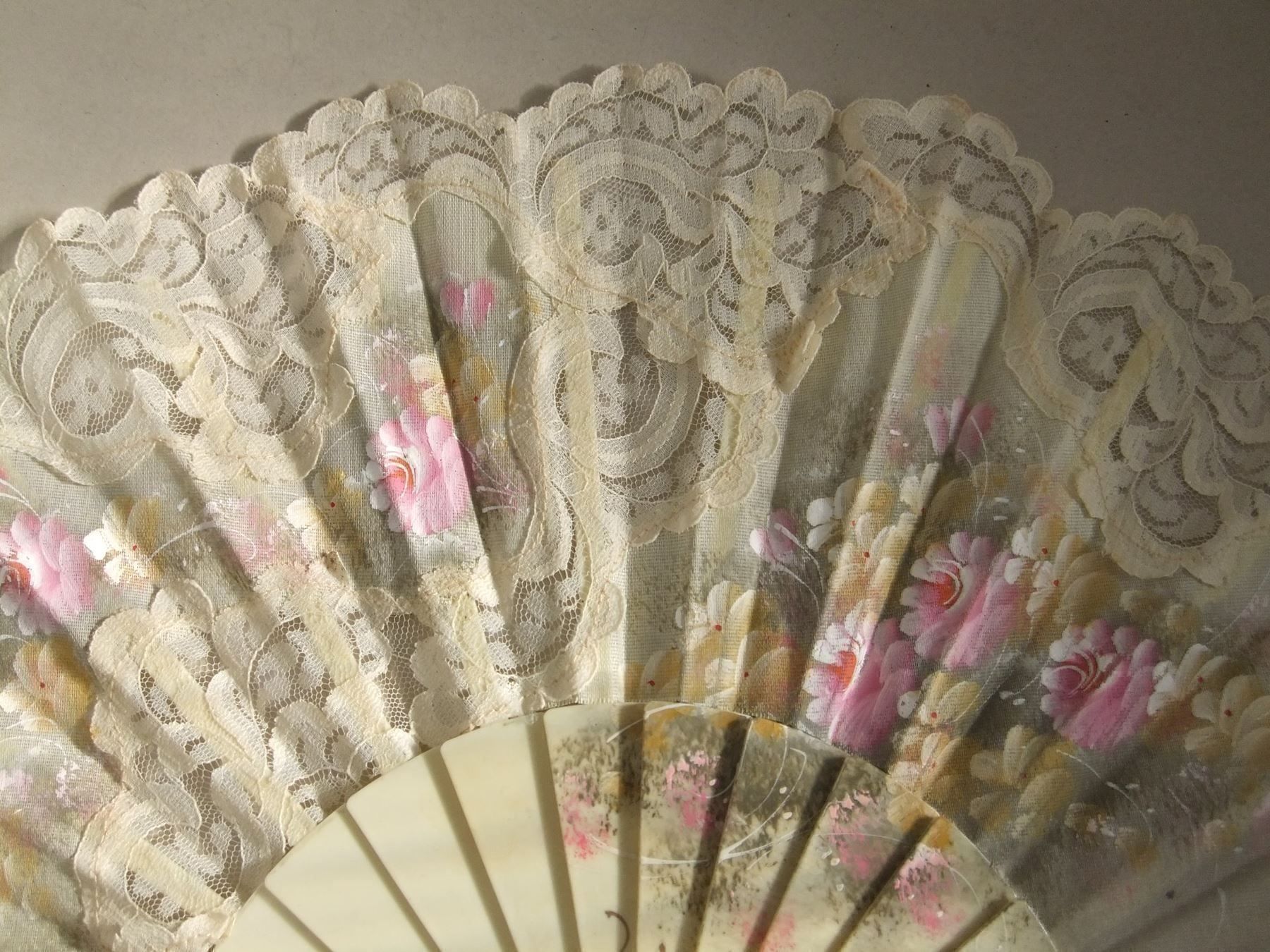 Tessuti: Eleganter Fächer mit weissem Tüll – Usato da Esslingen venduto da eintagammeer 5