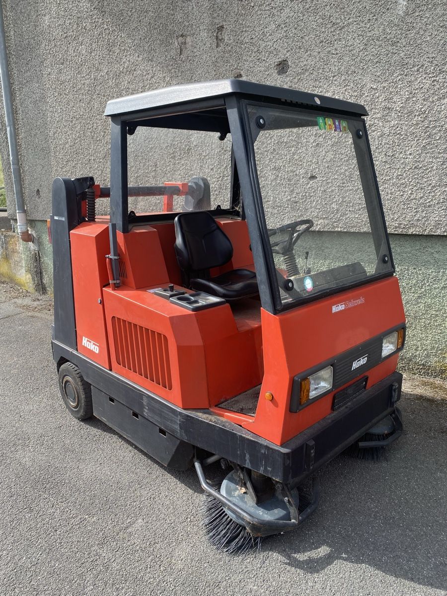 Hako Alle Maschinen: Hako Kehrmaschine  – Gebraucht aus Münchenbuchsee von iomtt