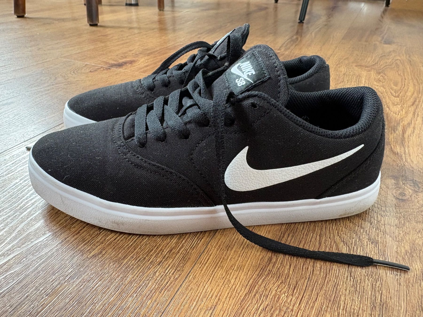 Nike Scarpe da uomo: Nike Schuhe 40 – Usato da Grosshöchstetten venduto da JustEasy01 1