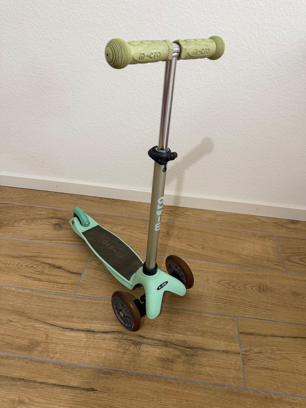 Micro Véhicules pour enfants: Trottinette Mini Micro 3en1 révolution - Micromobility – D'occasion à Misery par gha_7p6c