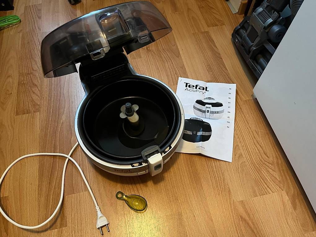 Küchengeräte: A vendre friteuse à air chaud Tefal Actifry – Gebraucht aus Yverdon-les-Bains von mic_v8yx