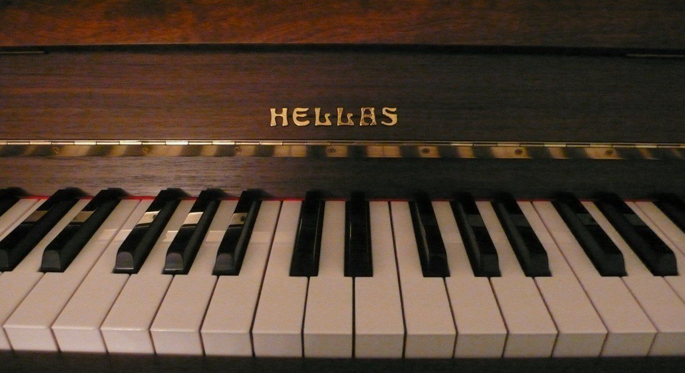 Instruments de musique: Hellas  Klavier – D'occasion à Fehraltorf par niggus