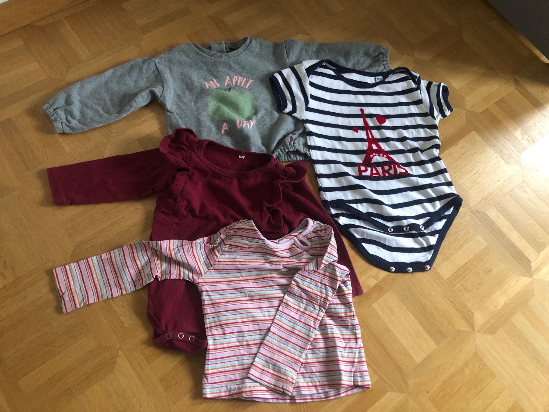 Lotti & Set di vestiti: Kleiderpaket Gr. 90 (53) – Usato da Vilters venduto da Zwaergli13