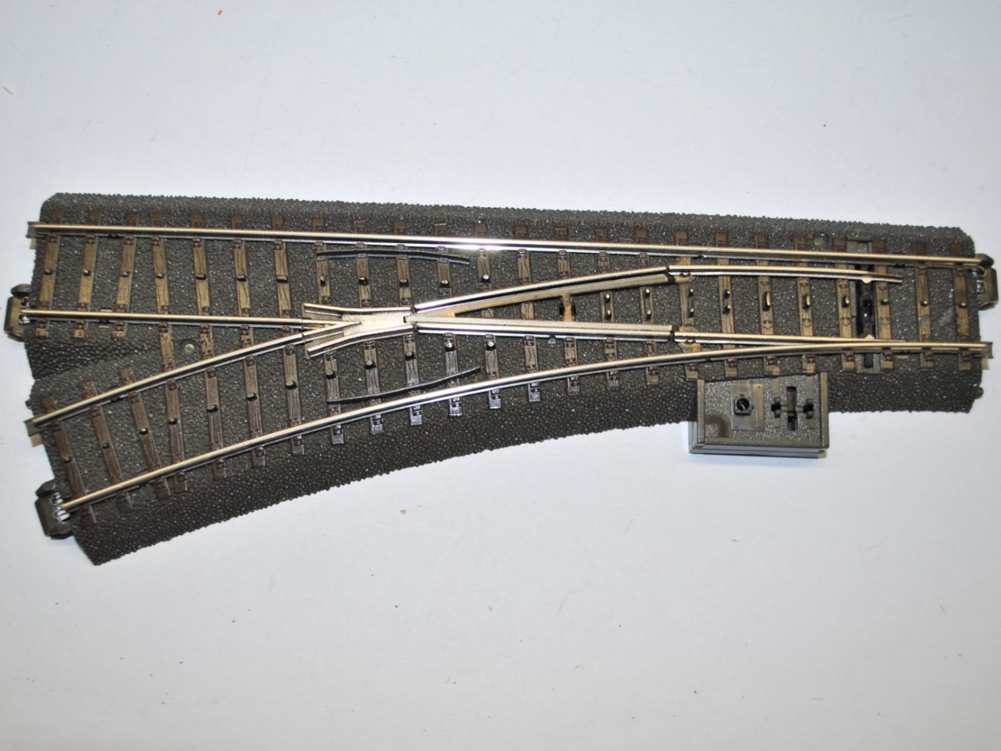 Märklin Modelleisenbahnen: Märklin Weiche C-Weiche (EZE101) – Gebraucht aus Aarwangen von Bahnsupport
