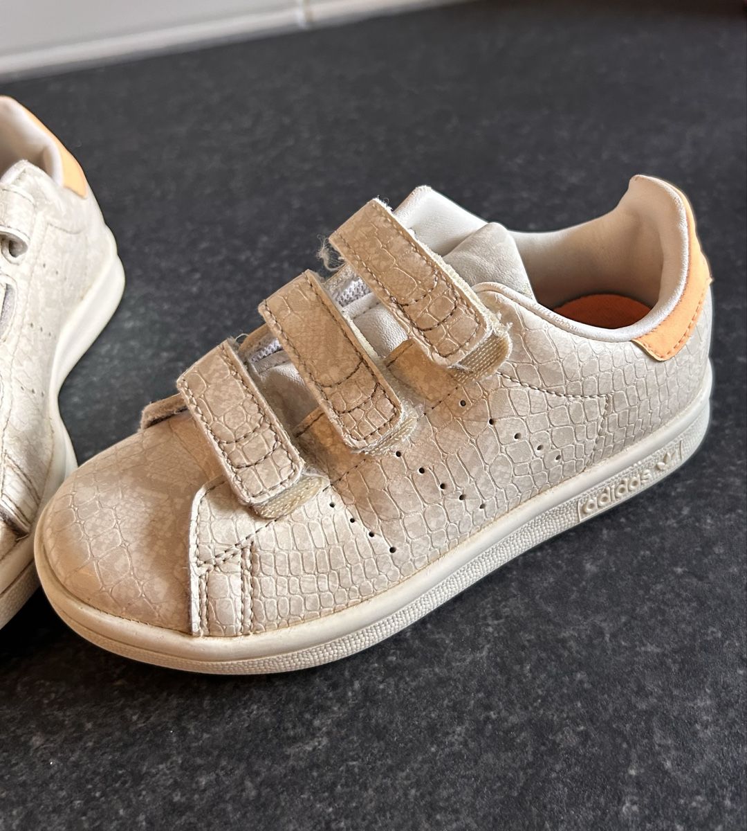 Adidas Scarpe per ragazzi: Baskets Adidas Stan Smith enfant t.29, motif python scratch  – Usato da Carouge GE venduto da Emilynette 2