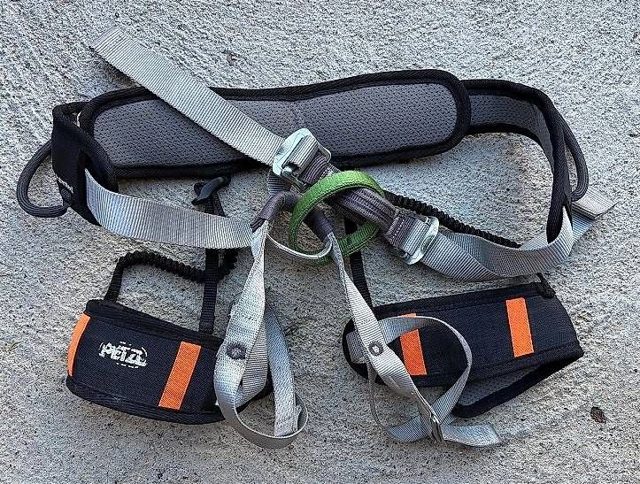 Attrezzatura da arrampicata: Baudrier Petzl réglable – Usato da Champlan venduto da Raspille
