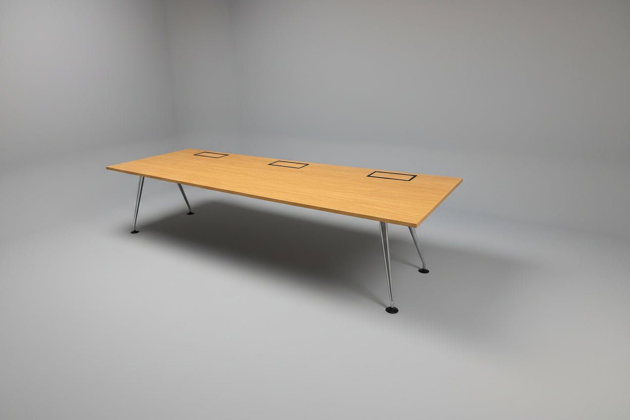 Vitra Tavoli: Vitra MedaMorph Sitzungszimmertisch Untergestell  252cm – Usato da Affoltern am Albis venduto da Zapro 1
