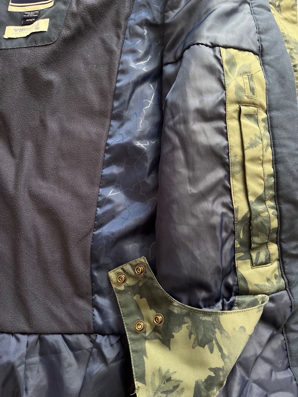 Roxy Sci: Roxy Ski-/ Snowboardjacke – Usato da Basel venduto da rey_d2s7 5