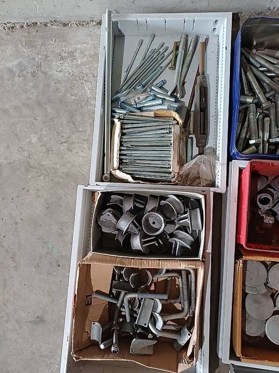 Tutti gli attrezzi: Grosser Posten Eisenwaren – Usato da Langnau b. Reiden venduto da R.port96 1