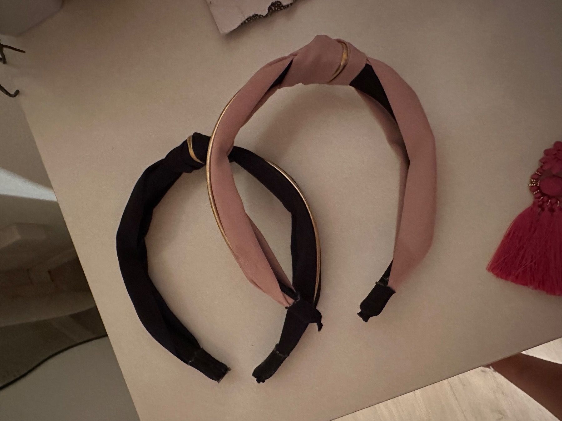 Accessori per capelli: Haarreif rosa uns schwarz – Usato da Oberhofen Thun'see venduto da ClaudiaKelesh