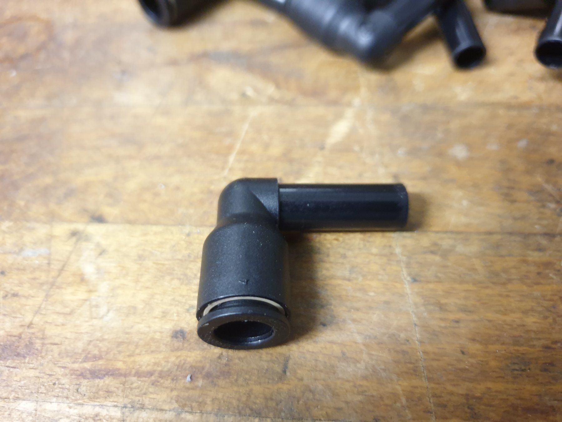 Tutti gli attrezzi: Legris Winkel 90 Grad 8mm 5/16 – Nuovo e nell'imballaggio originale da Langenthal venduto da Physycer0 3