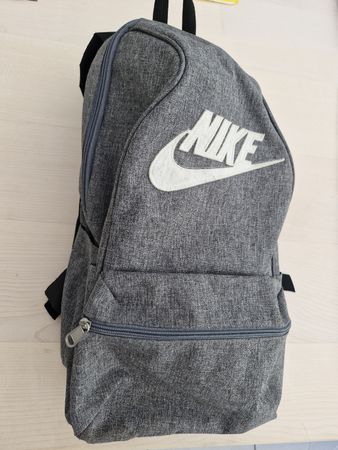 Nike Rucksack grau mit Logo, ca. 45 cm, gebrauchter Zustand