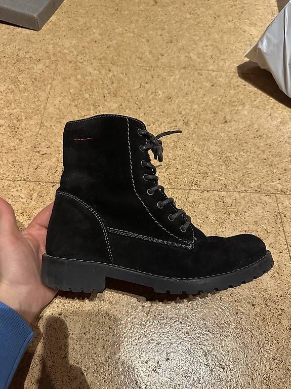 Damenschuhe: Winterstiefel Leder & Schafffell  – Gebraucht aus Schleitheim von eni_m5qb