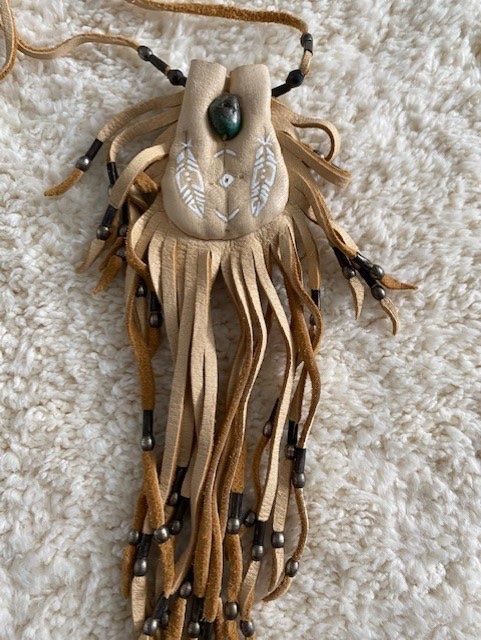 Catenine: Leather necklace pouch – Usato da Dallenwil venduto da ZD2019 1
