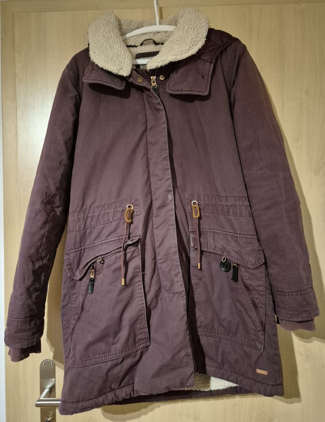 Bench Giacche: Winterjacke von Bench – Usato da Schwanden i. E. venduto da romikh