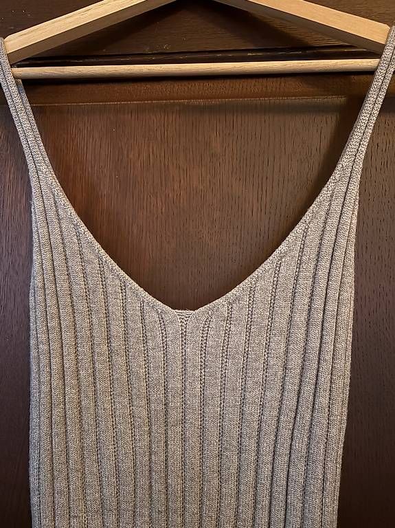 Kleider: Hellgraues Kleid – Neu (gemäss Beschreibung) aus Basel von ale_vrd5 1