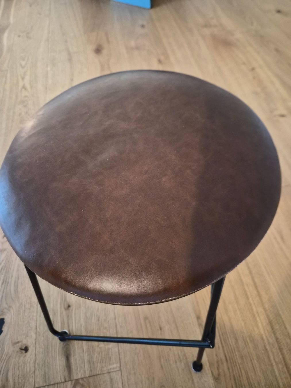 Sgabelli: Brown Leather Round Stool — Maison du Monde – Usato da Maur venduto da Sofi___ 3