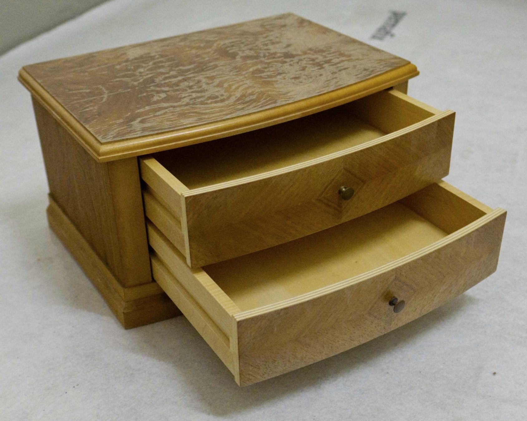 Portagioie: Schmuckschatulle Nussbaum furniert – Usato da Buchs ZH venduto da GRES667