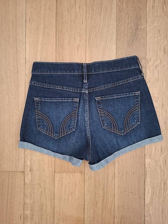 Hollister Jeans: Hollister Shorts – Usato da Root D4 venduto da DMA02 2