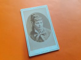 SCHWIIZER JUGEND DAZUMAL - JUNGI FRAU mit FRISUR - ZUERICH