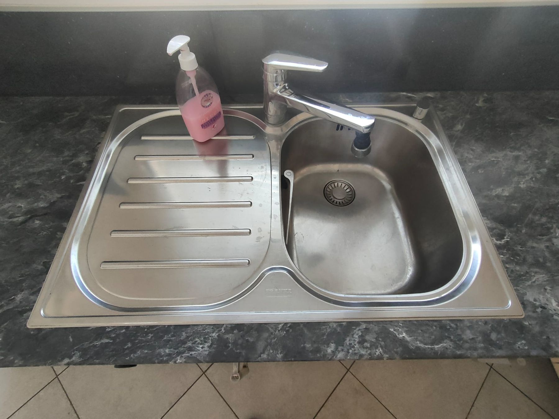 Cucine complete: Cuisine complète d'occasion, électroménagers inclus à vendre – Usato da Grône venduto da mmaye 5