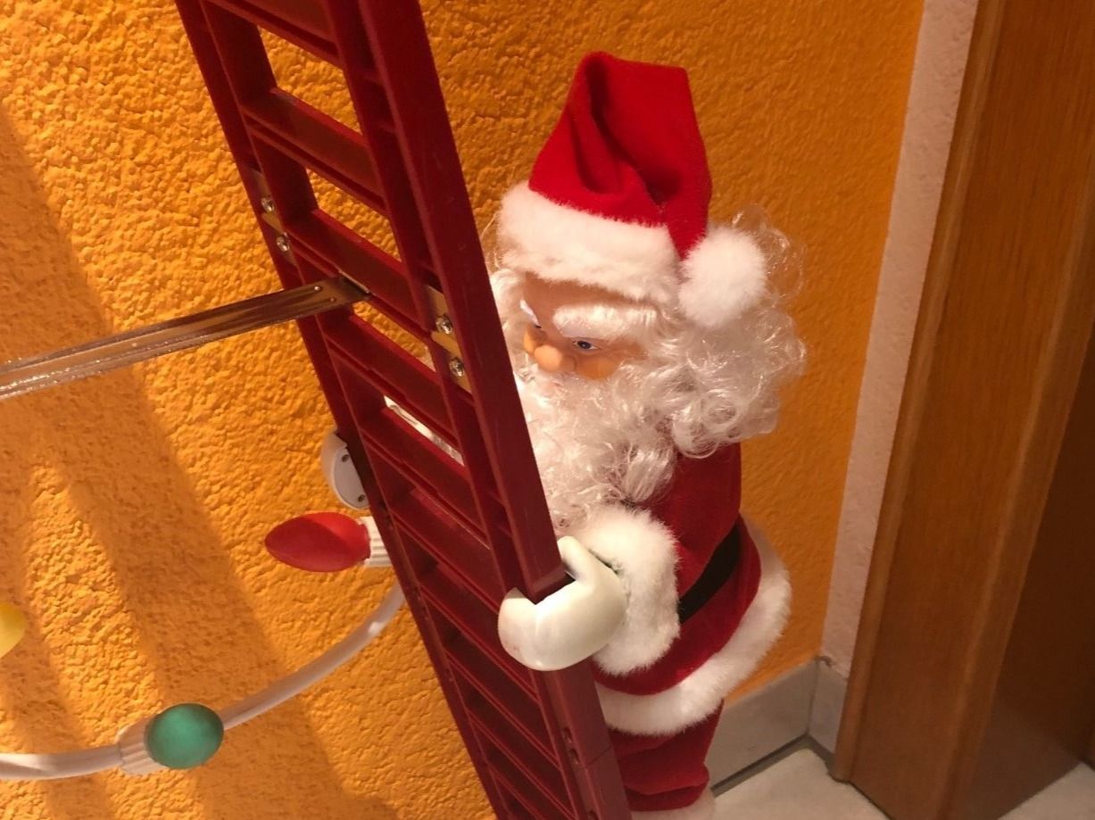 Tutte le decorazioni: Stepping Santa mit Musik – Nuovo (secondo la descrizione) da Schübelbach venduto da Dolly990_2 1