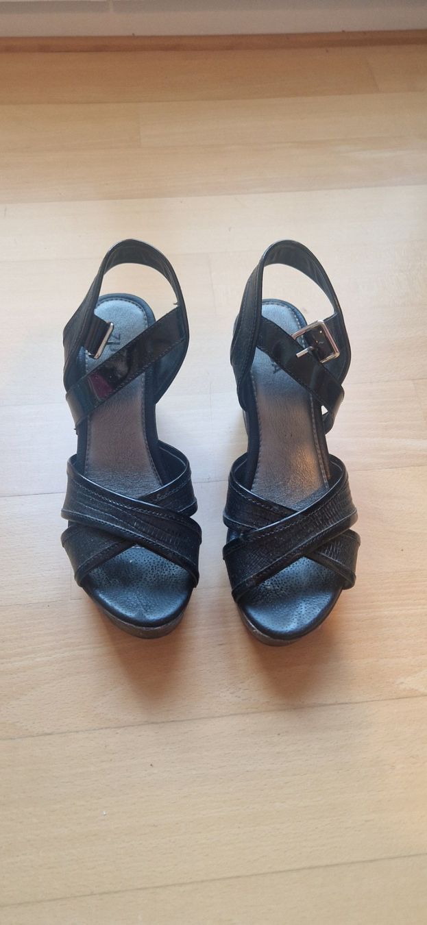 Damenschuhe: Block Heel Sandals – Neu (gemäss Beschreibung) aus Zürich von Ana_440 1