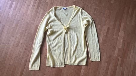 Strickjacke leicht Zitronengelb Gr. 140/10A