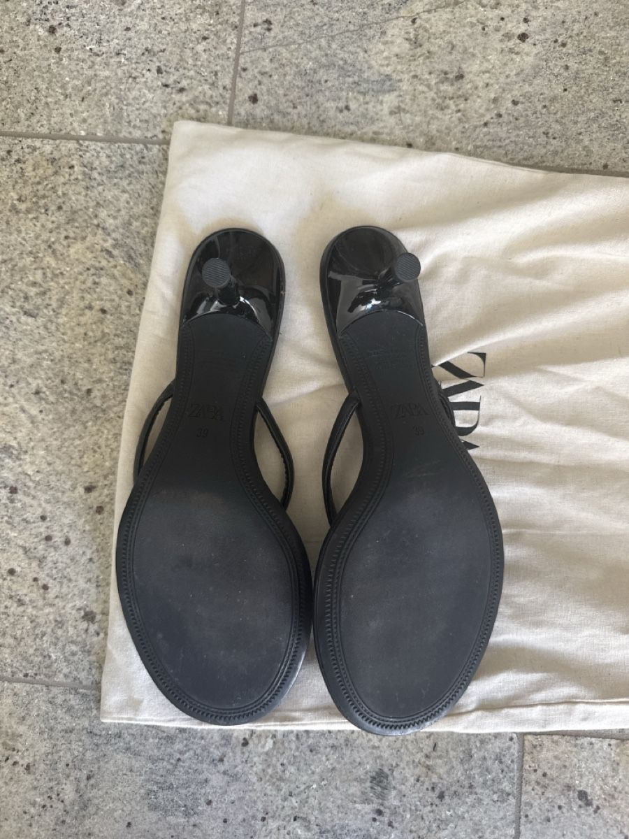 Zara Scarpe da donna: Zara black heeled sandals size 39 – Nuovo (secondo la descrizione) da Meilen venduto da tan_v628 1