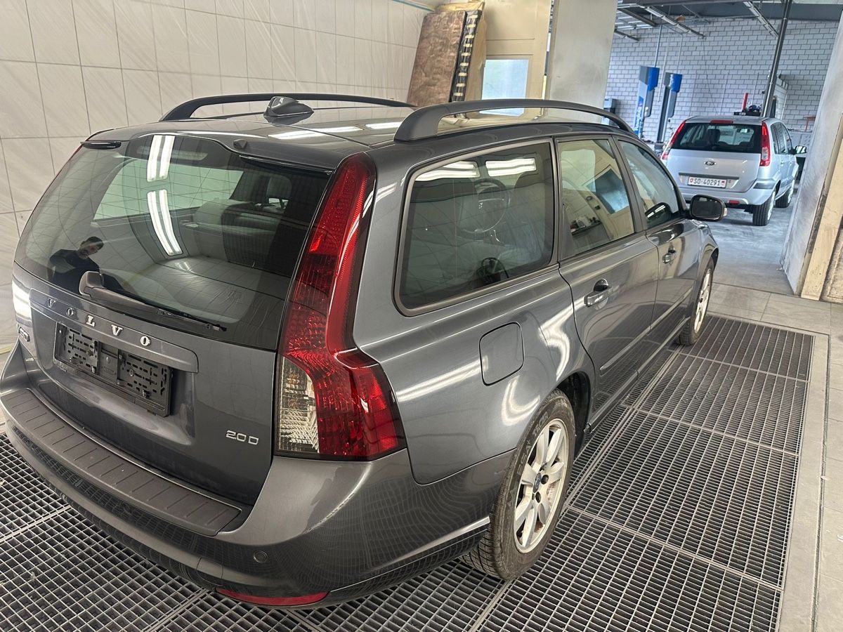 Volvo Automobili: Volvo V50 Kombi 2.0D – Difettoso da Niederlenz venduto da foce92 2