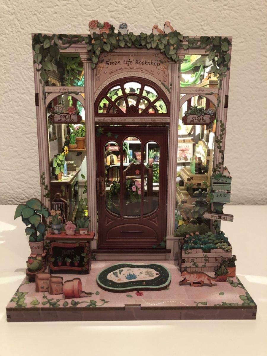 Tutte le decorazioni: Green Life Bookshop - Book Nook – Usato da Zollikofen venduto da DelNero