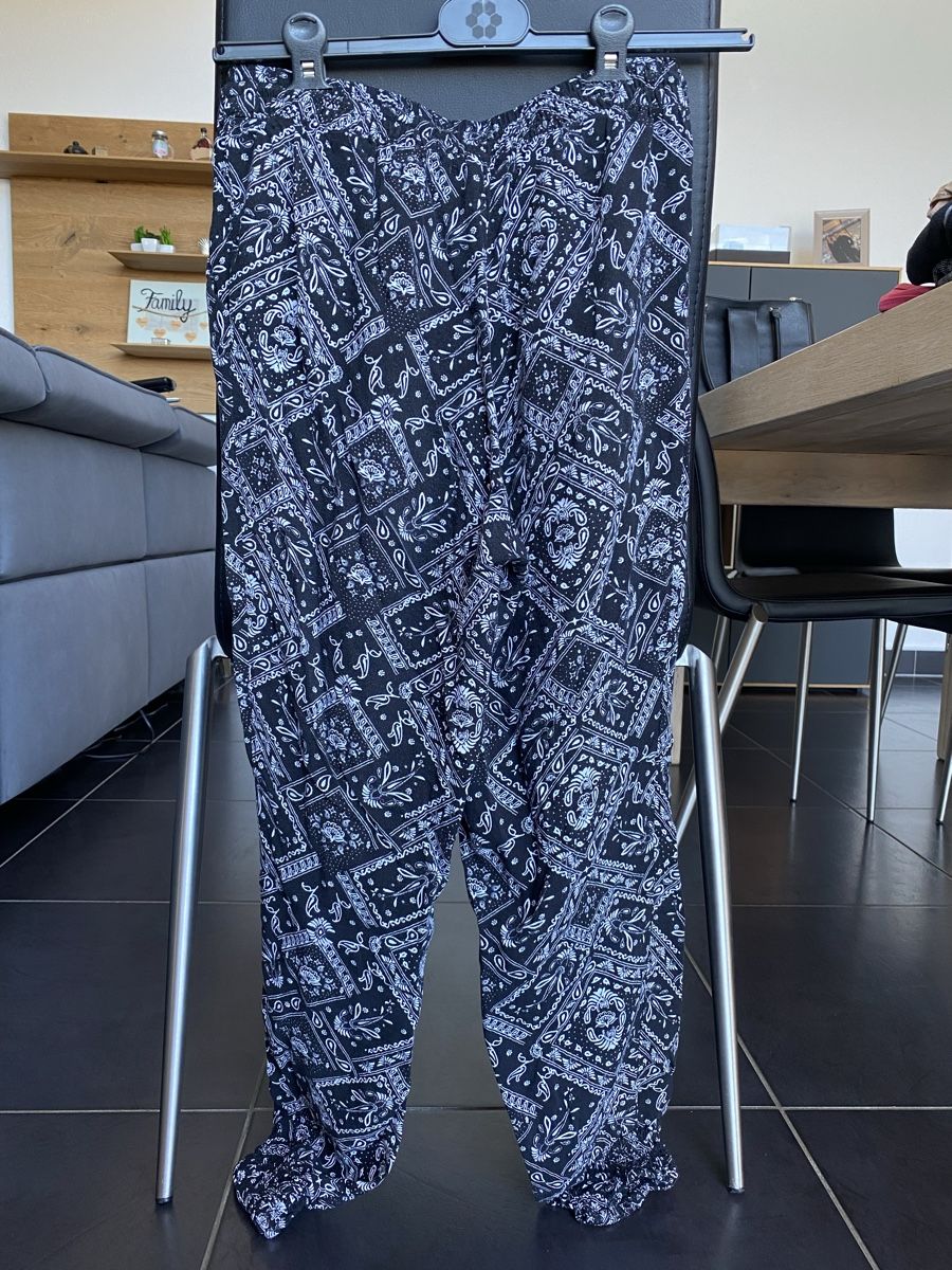 H&M Pantaloni: Pantalon léger noir et blanc H&M Divided – Usato da Mathod venduto da Alice977