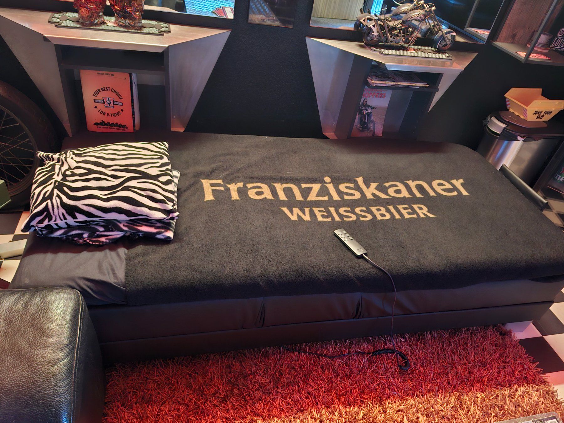 Lits: Box Spring Bett Elektrisch verstellbar – D'occasion à Volketswil par LuckyandCandy