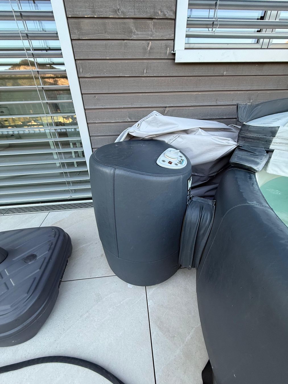 Softub Whirlpool: Softub Legend Whirlpool – Gebraucht aus Steinen von slimbuddy 1