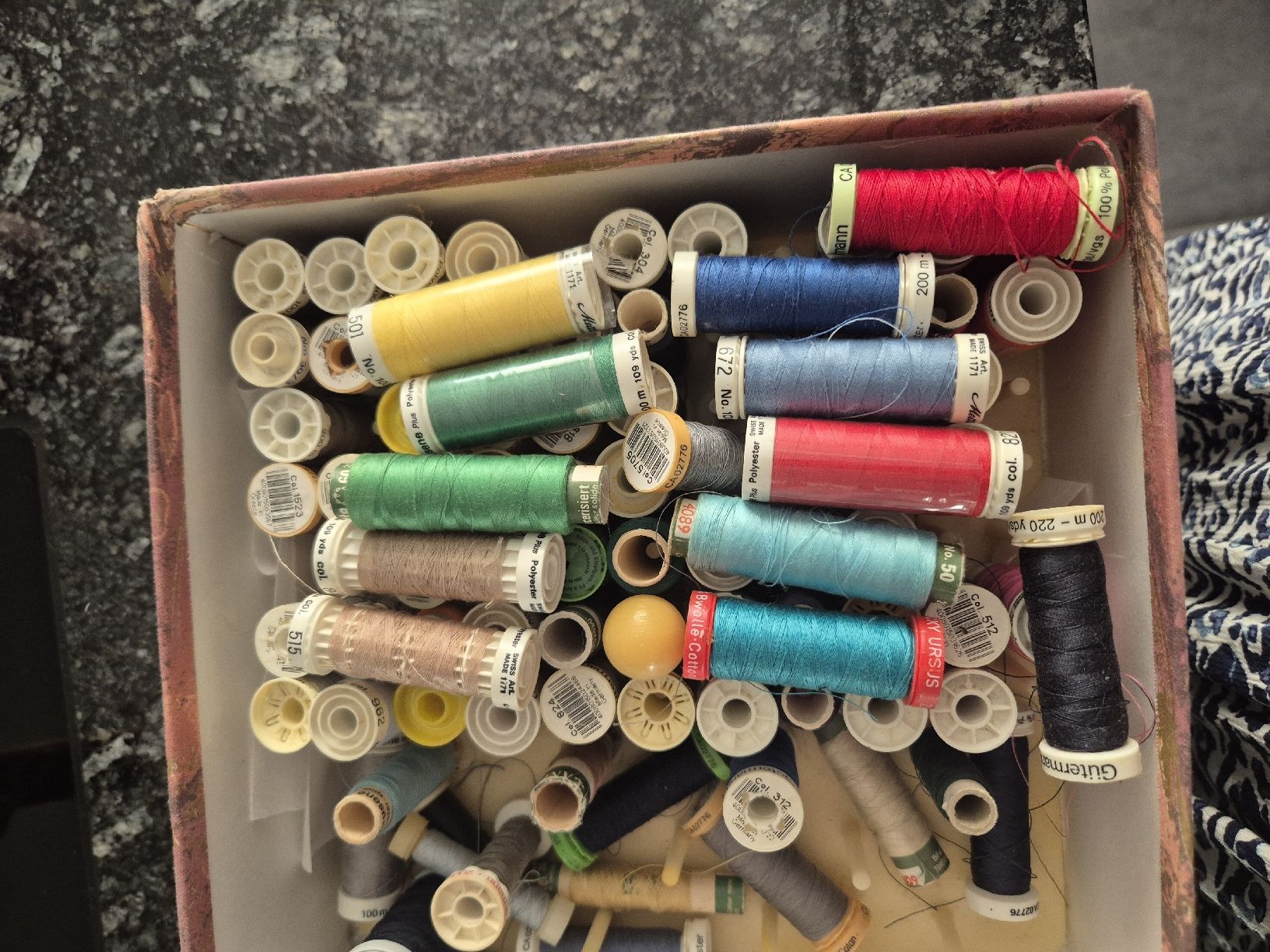 Cordelettes & Fils: 1 Schachtel mit Nähfaden – D'occasion à Vilters par Fleiflomi 2