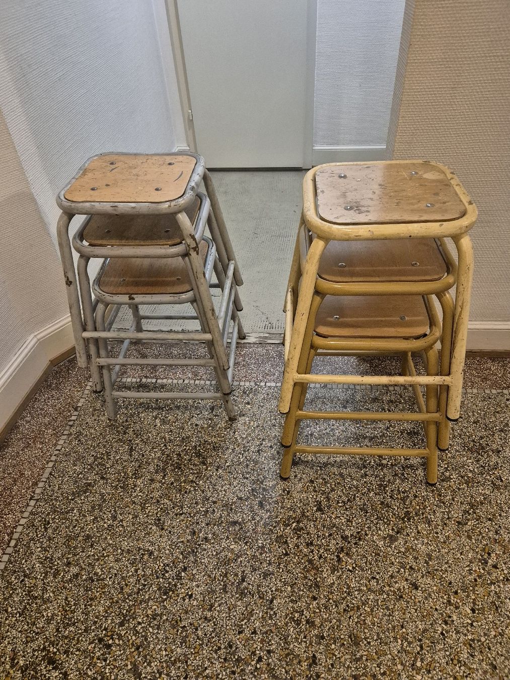 Sgabelli: Lot, 6Stk. Industry Hocker – Usato da Basel venduto da Gaianed