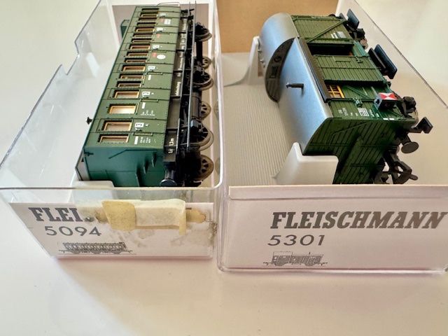 Fleischmann Modellini di ferrovie: Sammlung Güterwagen, Fleichmann Spur HO – Usato da Clarens venduto da toutrouge 3