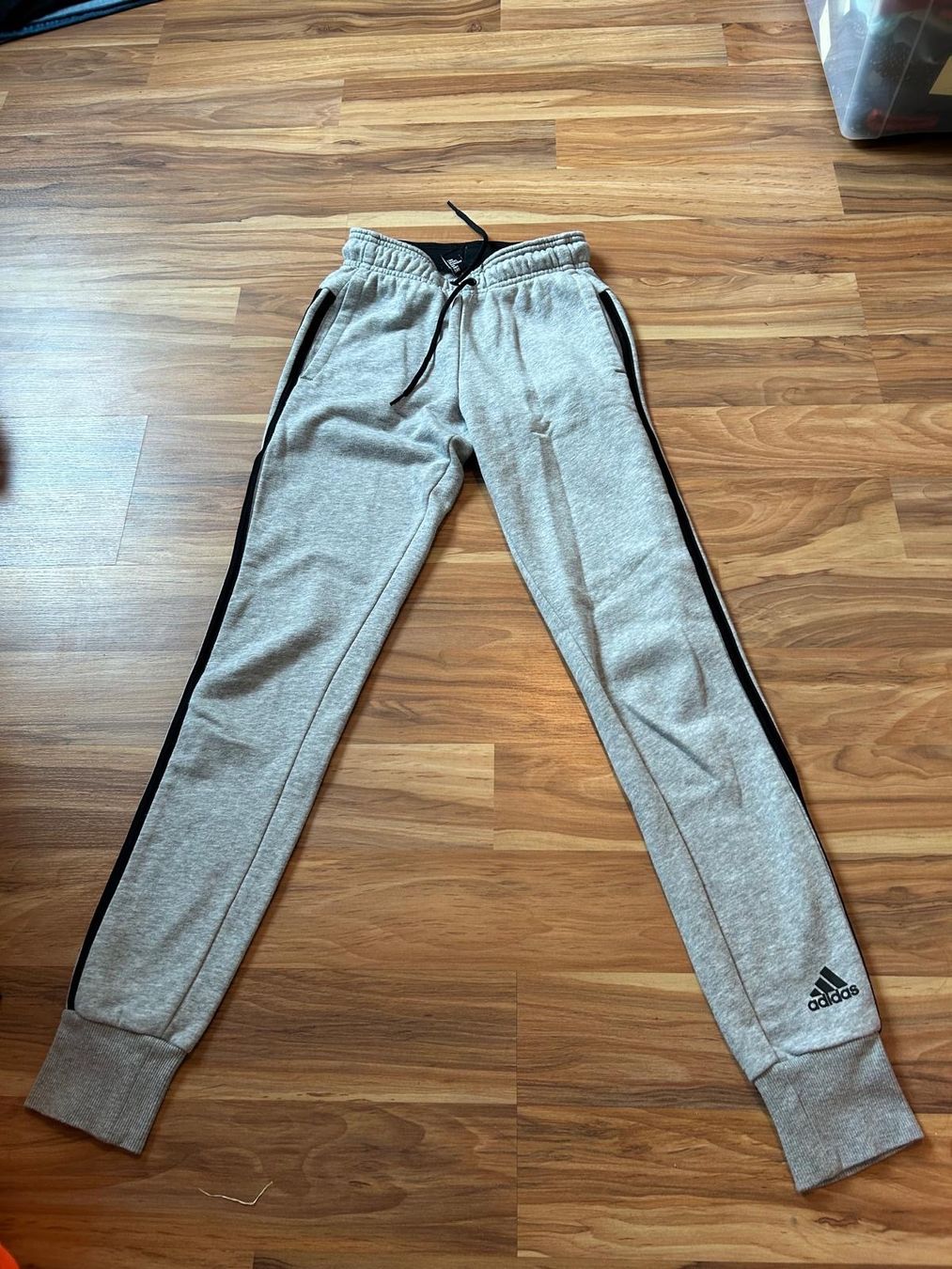 Adidas Pantaloni: Trainerhose Adidas Grösse 164/170 – Usato da Neuenkirch venduto da balani