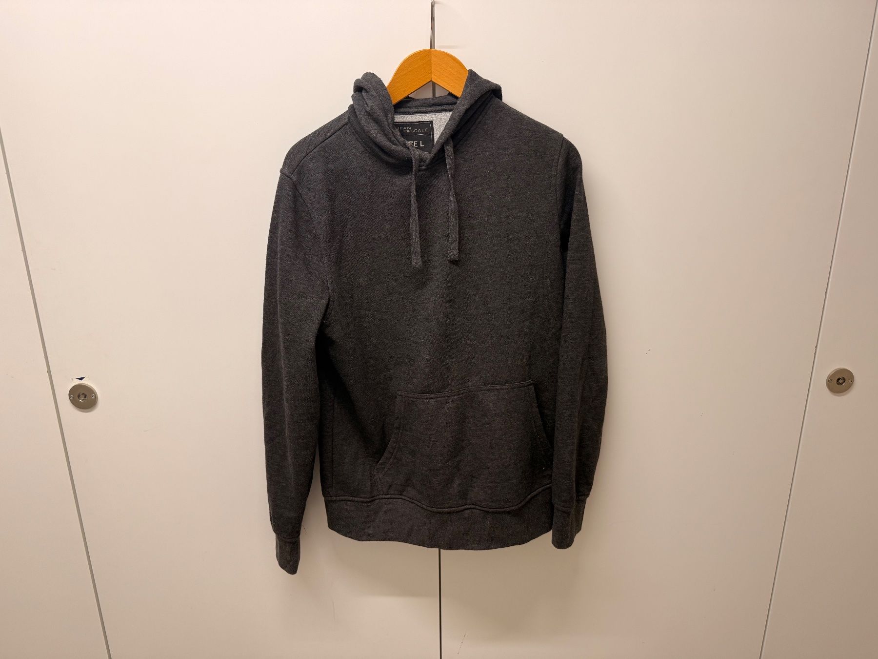 Maglioni & Felpe: Kapuzenpullover, dunkelgrau Grösse L – Usato da Zürich venduto da celai.