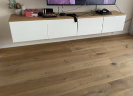 Schöne, hängende TV-Bank in Weiss und Holz - Top Zustand!