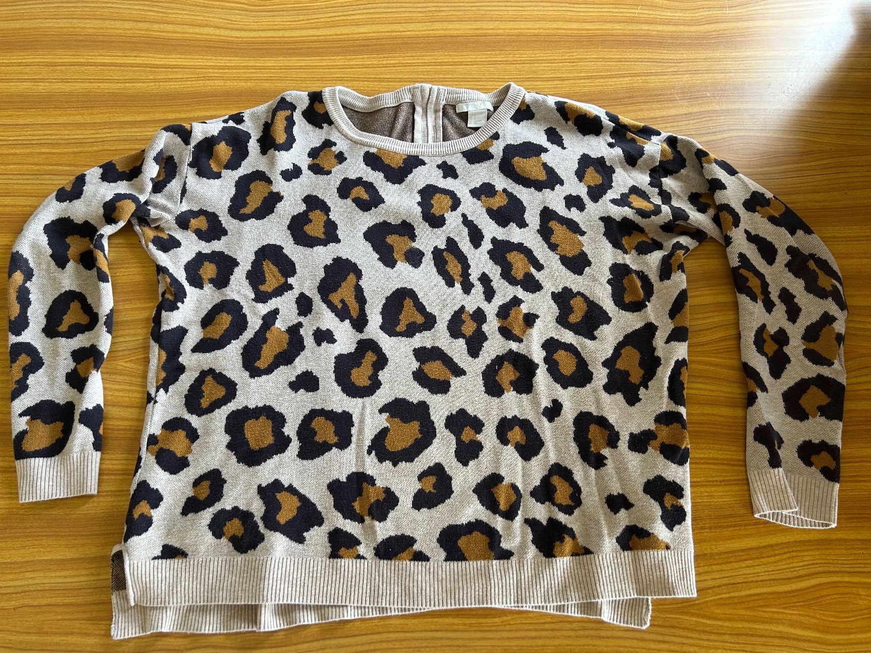 H&M Maglioni & Felpe: Pullover Leoprint Leopardenmuster Rockabilly Größe S H&M – Usato da Steffisburg venduto da smocky17
